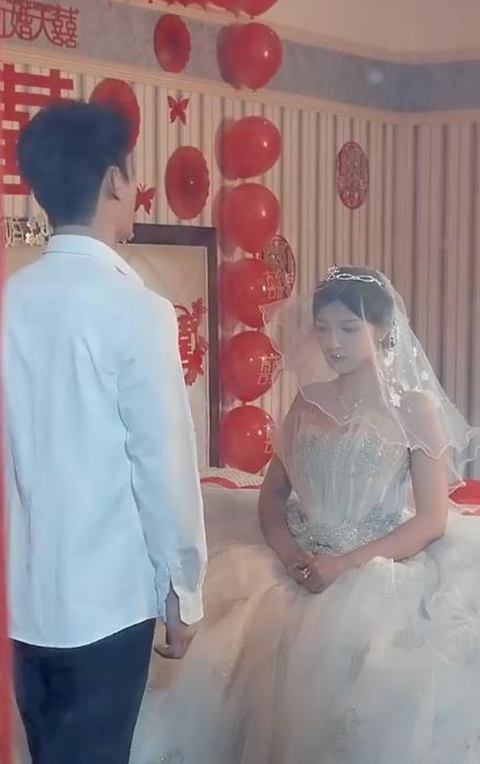 电影：夫人马甲藏不住了