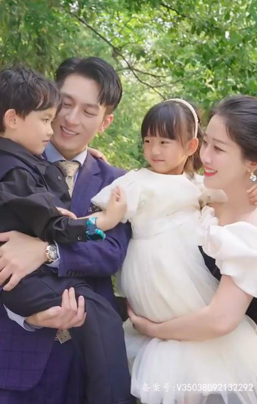 电影：天降双宝：爹地甜宠神医妈咪